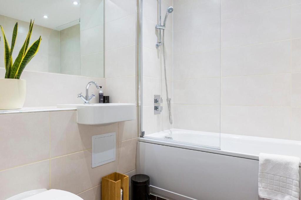 Panorama Apartments By Mesh Accommodation Short & Long Term Lets Ashford For Contractors Or Corporate Stays Esterno foto